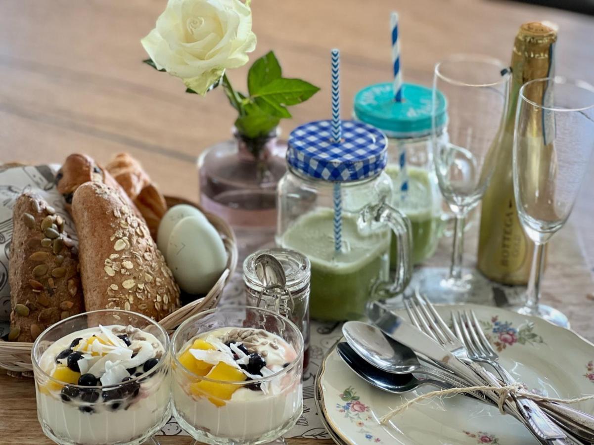 فيلا Life Contains Beautiful Things آلميره المظهر الخارجي الصورة